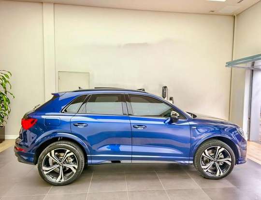 AUDI-Q3-2024