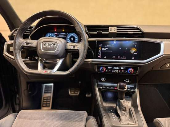 AUDI-Q3-2022