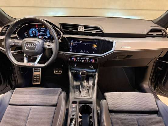 AUDI-Q3-2022