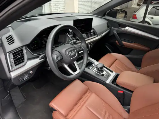 AUDI-Q5-2022