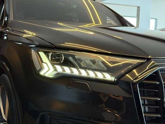 AUDI-Q7-2022