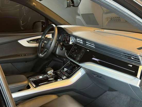 AUDI-Q7-2022