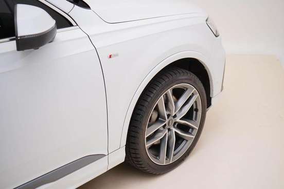 AUDI-Q7-2020