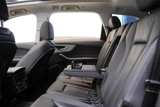 AUDI-Q7-2020