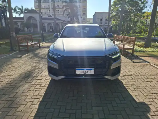 AUDI-Q8-2021