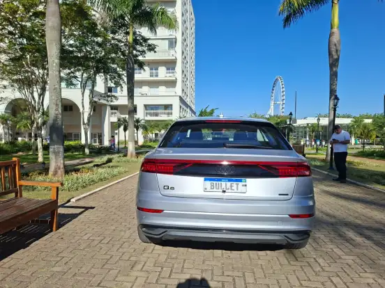 AUDI-Q8-2021