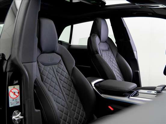 AUDI-Q8-2025