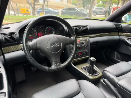 AUDI-RS4-2001