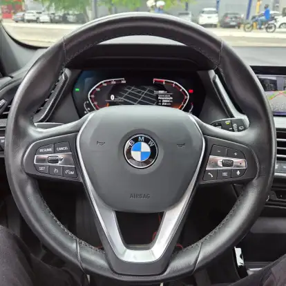 BMW-118i-2022