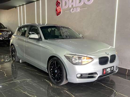 BMW-118i-1.6 URBAN LINE 16V TURBO GASOLINA 4P AUTOMÁTICO BMW-118i-2012