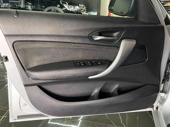 BMW-118i-1.6 URBAN LINE 16V TURBO GASOLINA 4P AUTOMÁTICO BMW-118i-2012