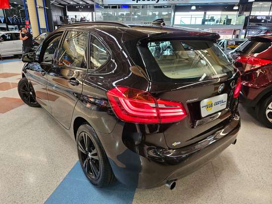 BMW-220i-2017