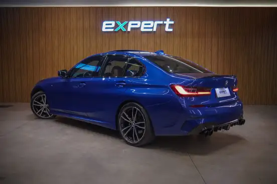 BMW-320i-2021