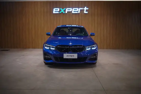 BMW-320i-2021