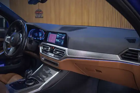 BMW-320i-2021