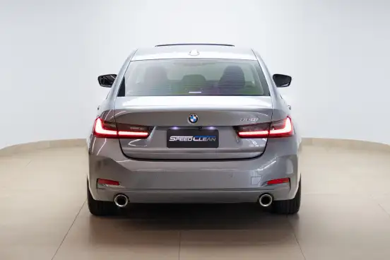 BMW-320i-2022