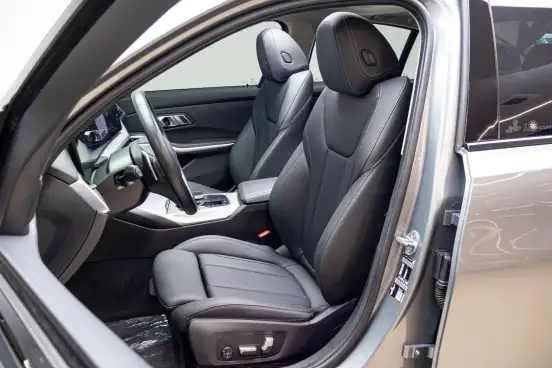 BMW-320i-2022