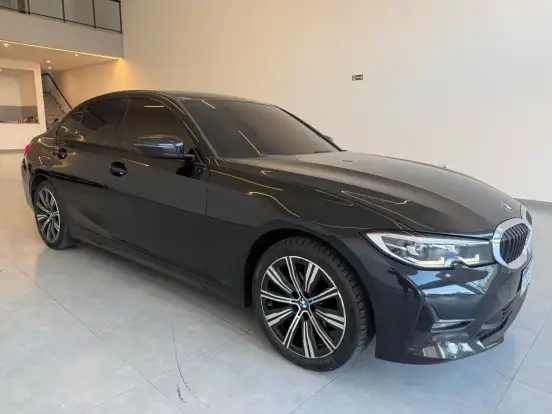 BMW-320i-2020