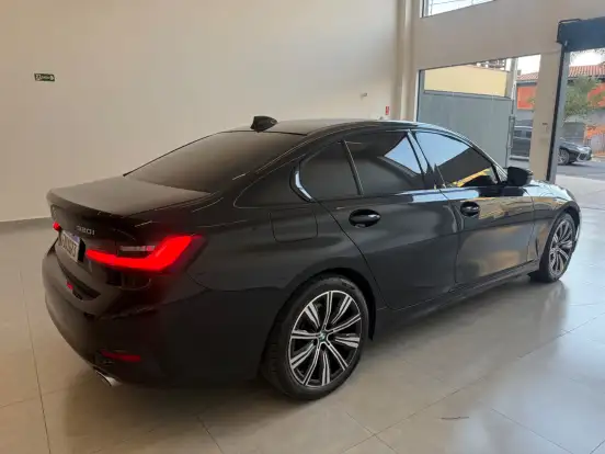 BMW-320i-2020