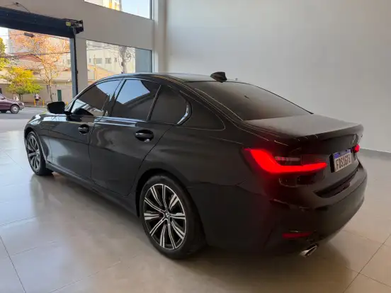 BMW-320i-2020