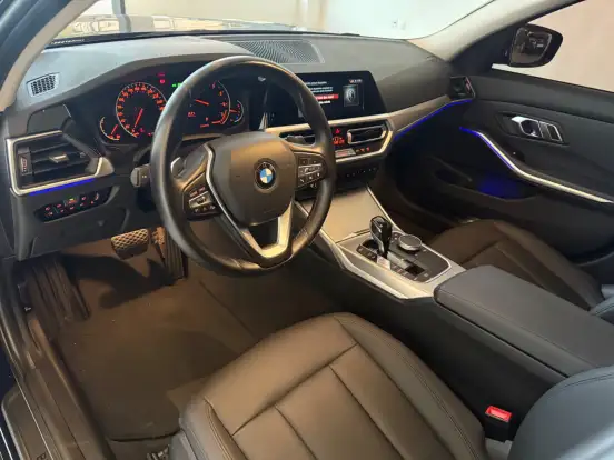 BMW-320i-2020