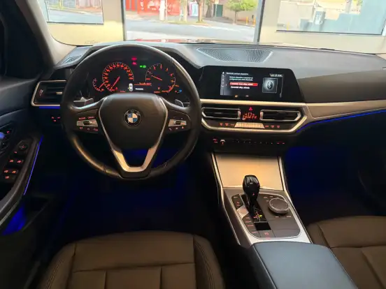 BMW-320i-2020