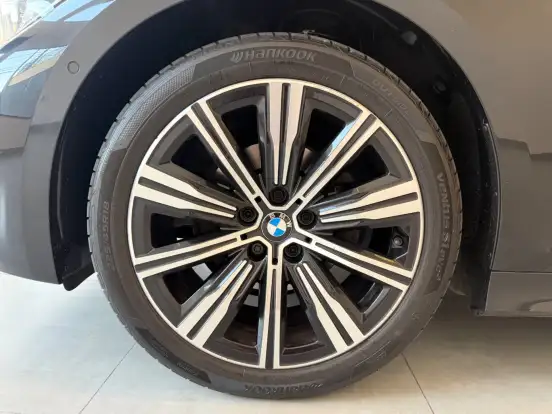 BMW-320i-2020