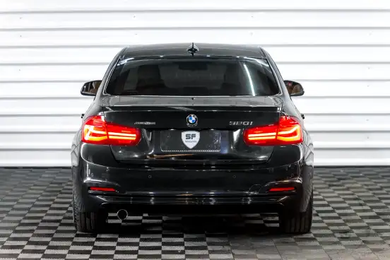 BMW-320i-2018