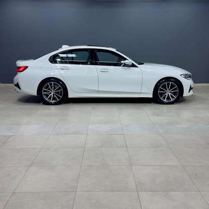 BMW-320i-2021