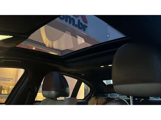BMW-320i-2021