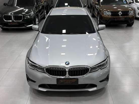 BMW-320i-2020