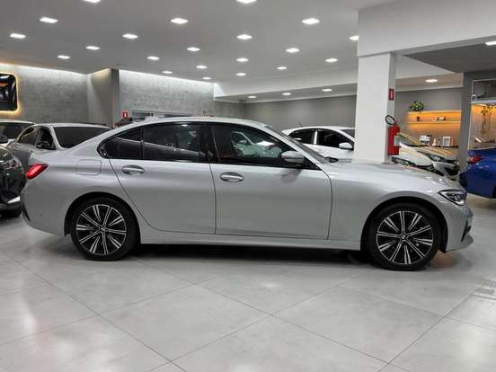BMW-320i-2020