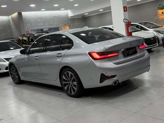 BMW-320i-2020