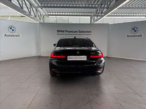 BMW-320i-2020