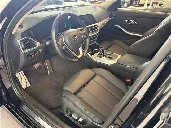 BMW-320i-2020