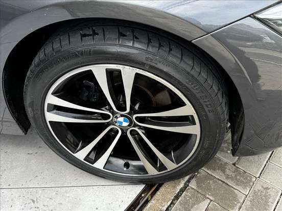 BMW-320i-2018