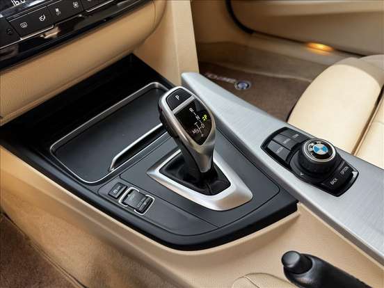 BMW-320i-2018