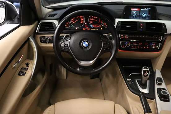 BMW-320i-2017