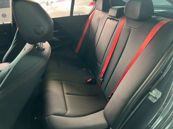 BMW-320i-2017