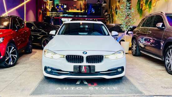 BMW-320i-2016