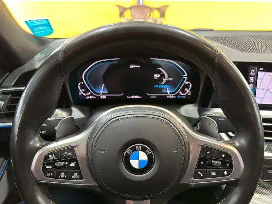 BMW-330e-2020