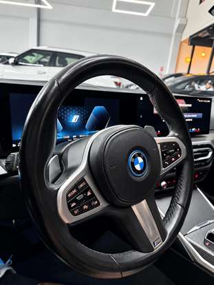 BMW-330e-2022