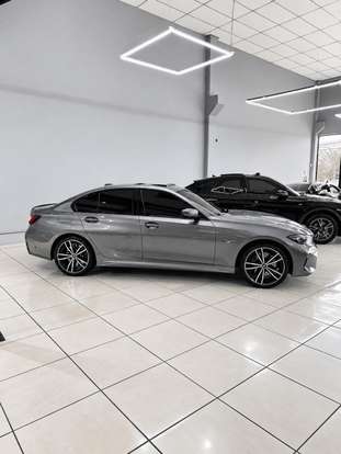 BMW-330e-2022
