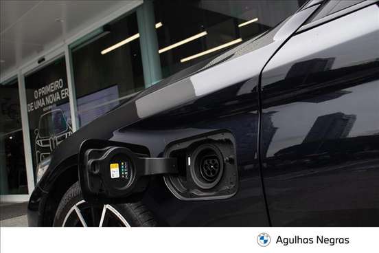 BMW-530e-2023