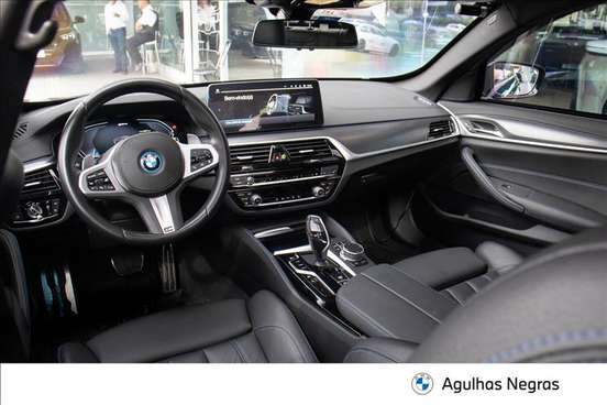 BMW-530e-2023