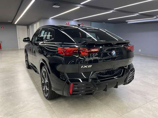 BMW-iX2-2026