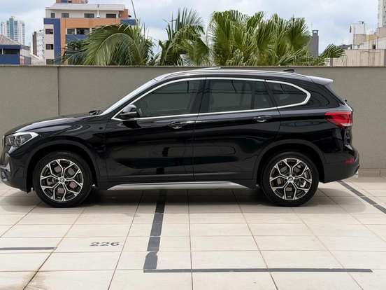 BMW-X1-2.0 16V TURBO ACTIVEFLEX SDRIVE20I X-LINE 4P AUTOMÁTICO BMW-X1-2021
