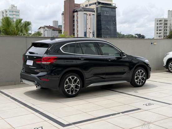 BMW-X1-2.0 16V TURBO ACTIVEFLEX SDRIVE20I X-LINE 4P AUTOMÁTICO BMW-X1-2021