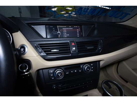 BMW-X1-2011