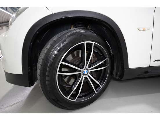 BMW-X1-2011